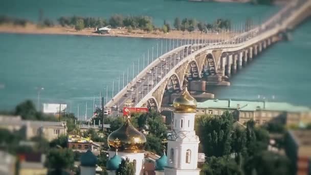 사라토프의 도시에서 다리 — 비디오