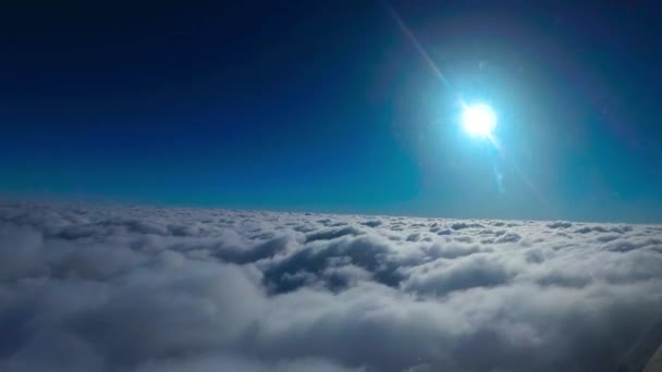 Сокращение и вход в облака — стоковое видео