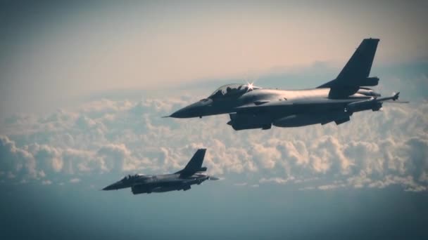 Dos cazas f-16 en vuelo — Vídeo de stock