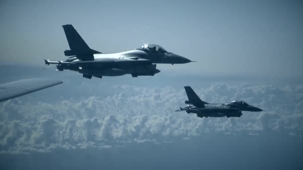 Deux chasseurs f-16 dans les airs à l'aile — Video