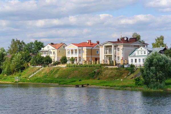 Russia Tver Region August 2018 Beautiful House River Bank Summer — Stock Photo, Image