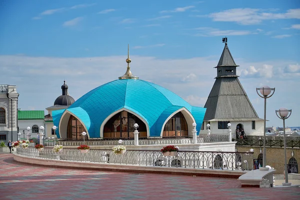 Kazan Kremlin yangının bina cami yanında. Bina, kul Şerif Camii ile aynı tarzda yapılmıştır..
