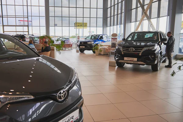 Rusia Moscú Julio 2019 Concesionario Interior Toyota Con Coches Nuevos — Foto de Stock