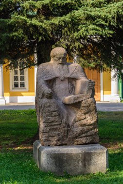 Tver şehrinde granit anıt.