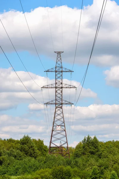 Yüksek gerilim enerji hattı destekler. Enerji, elektrik sağlanması aktarımı.