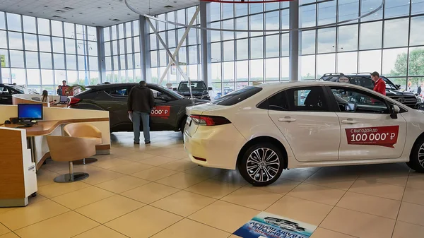 Rusia Moscú Julio 2019 Concesionario Interior Toyota Con Coches Nuevos — Foto de Stock