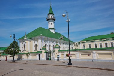 Kazan'daki eski Tatar camii. Turizm ve seyahat, tarihi manzaraları niçin izlediği. İslam kültürü ve mimarisi.