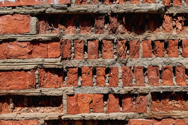 Vieux Mur Briques Avec Des Briques Tombant Morceaux Fond Brique — Photo