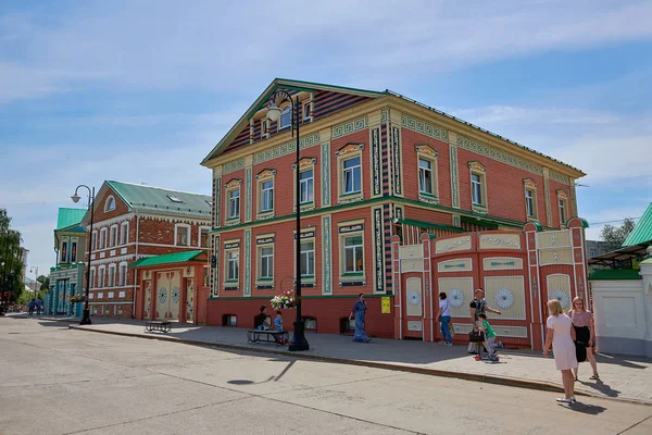 Ryssland Kazan Juni 2019 Gamla Trä Flerfärgade Hus Området Tatarskaya — Stockfoto