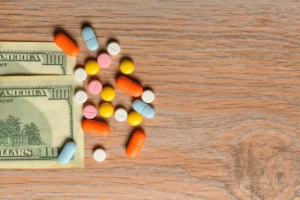 Masada Çeşitli Renkli Haplar Para Var Hap Alma Kavramı Tabletlerin — Stok fotoğraf