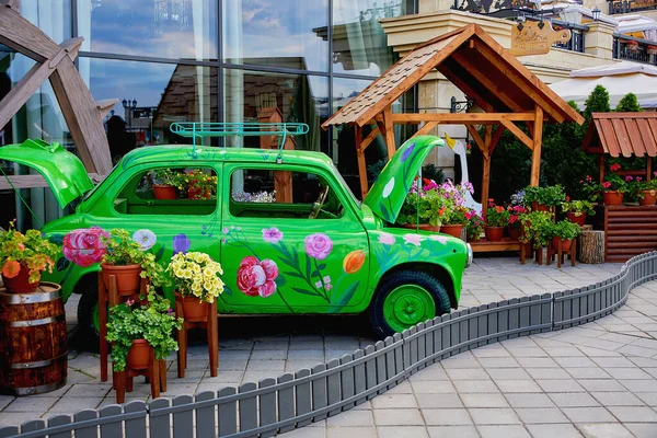 Rússia Kazan Junho 2019 Cama Flores Com Flores Forma Carro — Fotografia de Stock