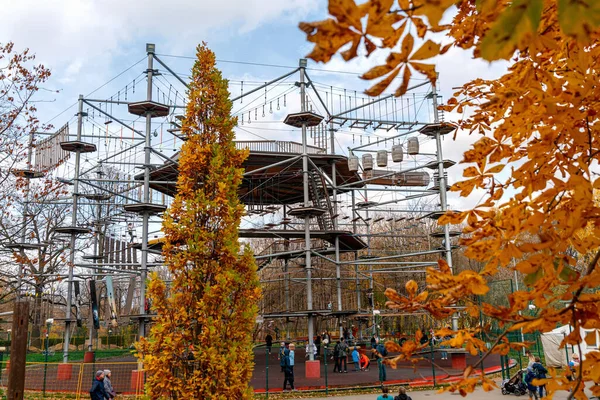 Rusia Moscú Octubre 2019 Parque Cuerda Alta Para Escalar Niños — Foto de Stock