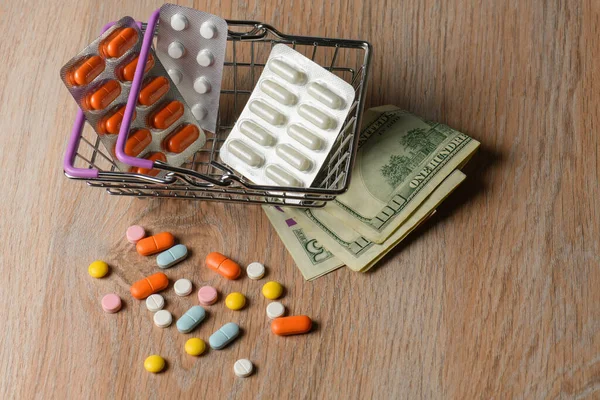 Alışveriş Arabasında Tıbbi Tablet Paketleri Var Dağınık Haplar Para Hap — Stok fotoğraf