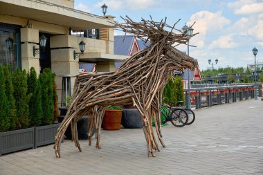 Rusya, Kazan Haziran 2019. Dallardan yapılmış geyik heykeli.