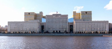 Moskova, Rusya, Şubat 2020. Rusya Savunma Bakanlığı 'nın Frunzenskaya seti üzerindeki binası..
