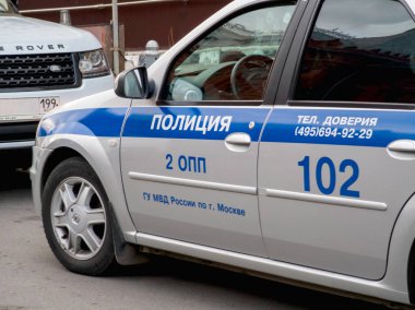 Moskova, Rusya, Ekim 2020. Bir polis arabası park etmiş..