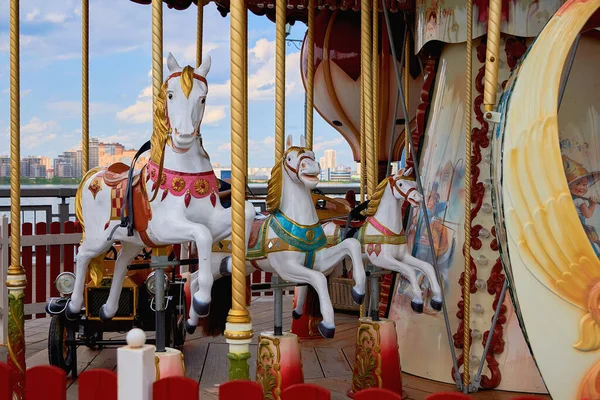 Carrusel Viejo Parque Vacaciones Caballos Aviones Carrusel Tradicional Feria Merry — Foto de Stock