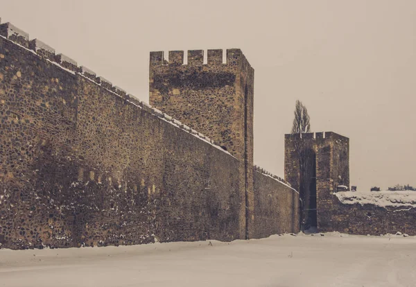 Ortaçağ Kalesi ve savunma duvar, Smederevo, Sırbistan