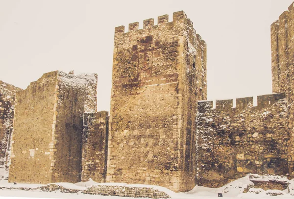 Ortaçağ Kalesi ve savunma duvar, Smederevo, Sırbistan