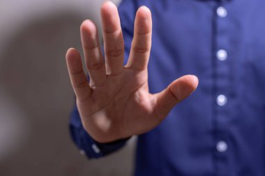 İş adamlarının el sürmesi yasaktır.