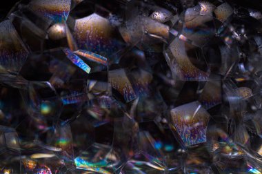 Siyah arkaplan baloncuğunda gökkuşağı