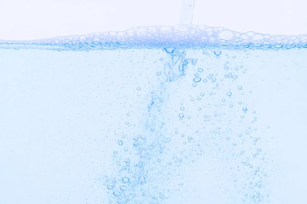 Jasnoniebieskie Bąbelki Woda Białe Tło — Zdjęcie stockowe