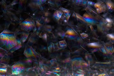 Siyah arkaplan baloncuğunda gökkuşağı