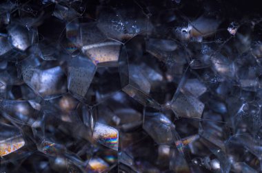 Siyah arkaplan baloncuğunda gökkuşağı