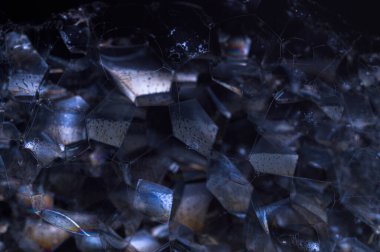 Siyah arkaplan baloncuğunda gökkuşağı