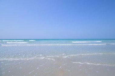 Sahil manzarası, gündüz vakti açık deniz..