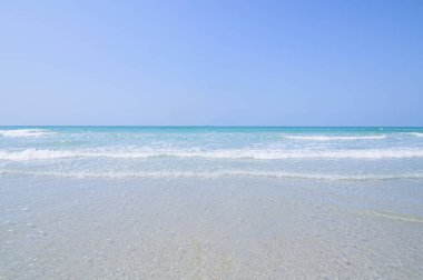 Sahil manzarası, gündüz vakti açık deniz..