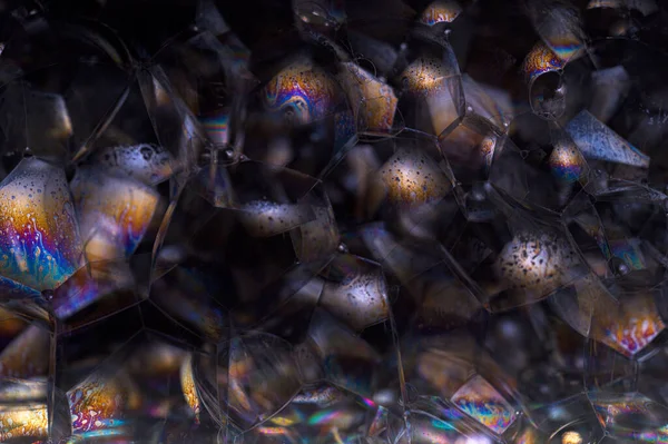 Siyah arkaplan baloncuğunda gökkuşağı