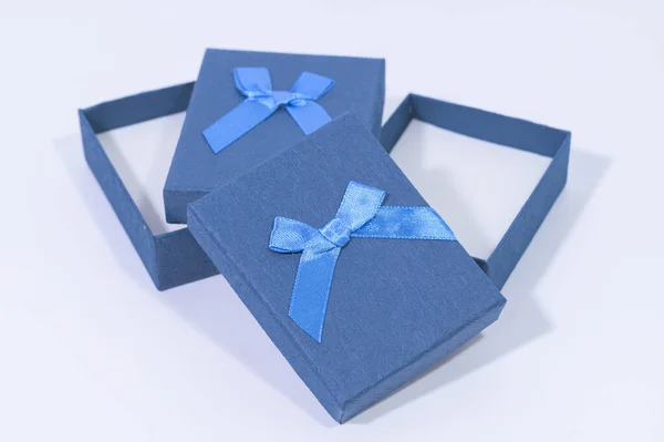 Синя Подарункова Коробка Білому Тлі — стокове фото