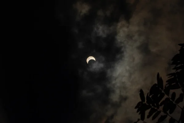 Sonnenfinsternis Mit Wolken Himmel — Stockfoto