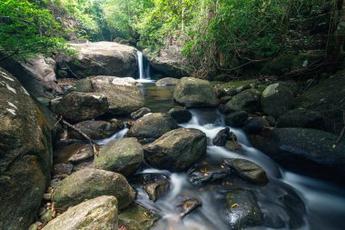 Doğal manzara ormanları şelaleler Khlong Pla Kang