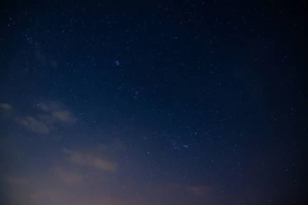 Ночью Небо Звезды Облака — стоковое фото