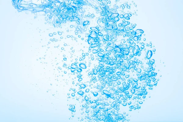 Bubbels Blauw Water Tegen Een Witte Achtergrond — Stockfoto