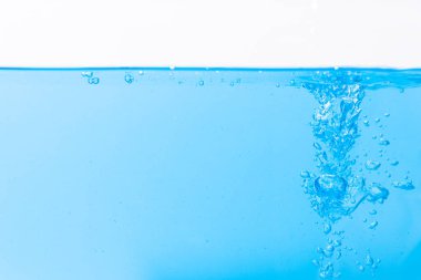 Su yüzeyi ve mavi su kabarcıkları