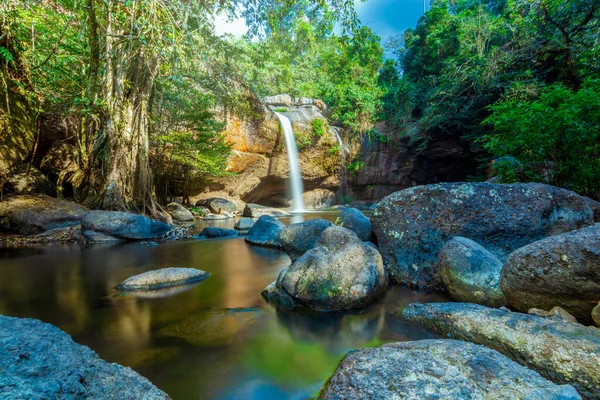 Cachoeira Natural Haew Suwat — Fotografia de Stock