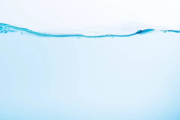 Поверхность Синих Волн Воды Плескается Белом Фоне — стоковое фото