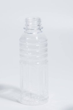 Beyaz şeffaf plastik şişeler