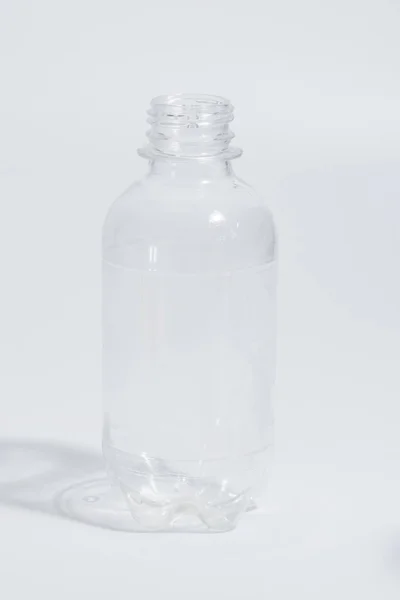 白い透明な廃プラスチックボトル — ストック写真