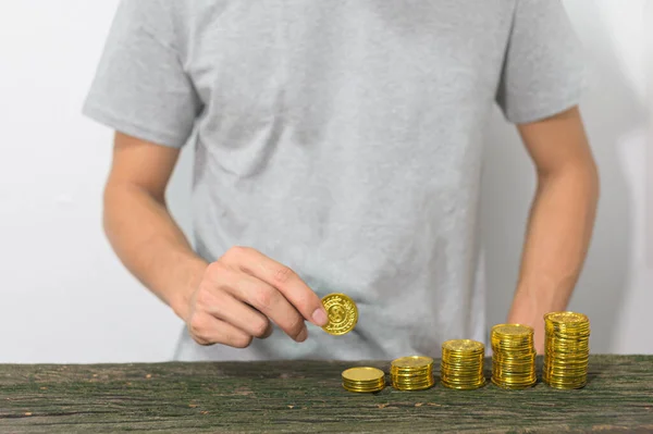 Conceito Homem Negócios Crescendo Para Economizar Dinheiro — Fotografia de Stock