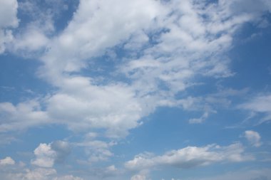 Gökteki Bulutların Düşük Açı Görünümü