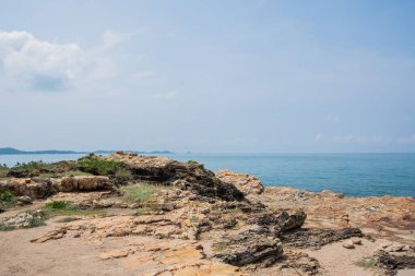Gökyüzüne karşı deniz manzarası