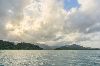 Doğal olarak güzel deniz manzarası Koh Chang.