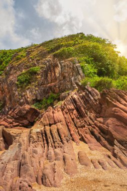 Dağlar gökyüzüne karşı