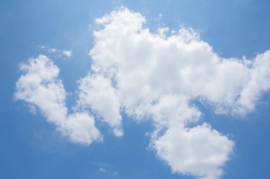 Mavi Gökyüzü ve Bulutlar