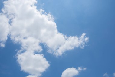 Mavi Gökyüzü ve Bulutlar