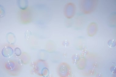 Kabarcıklar renkli arkaplan beyaz